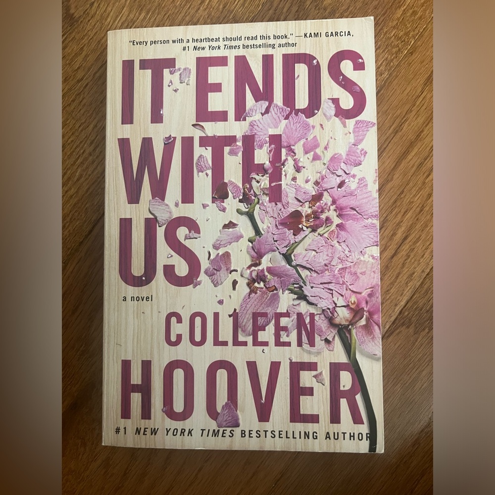 Book - It Ends With Us by Colleen Hoover